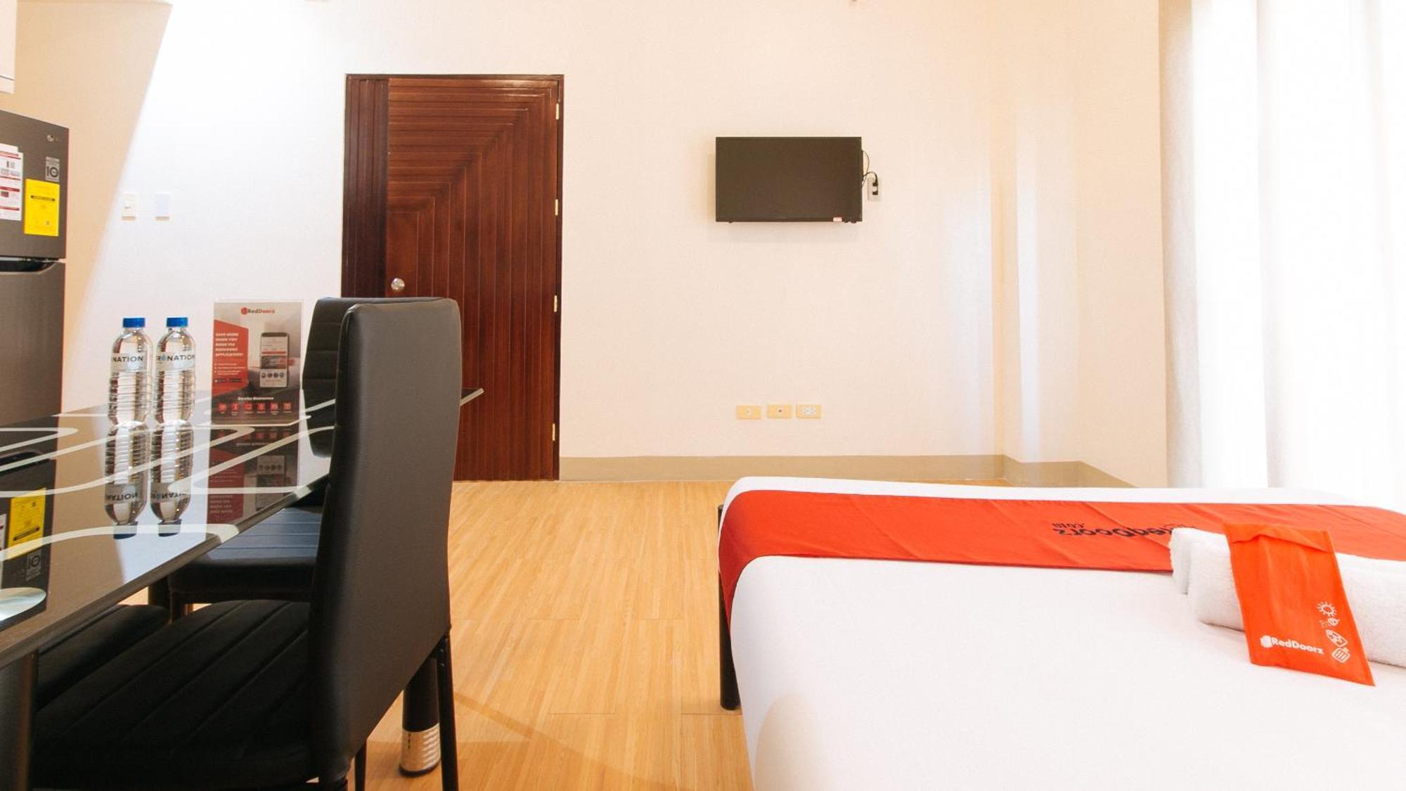 Reddoorz Plus At Alpina Heights Paranaque Paranaque City Exterior foto