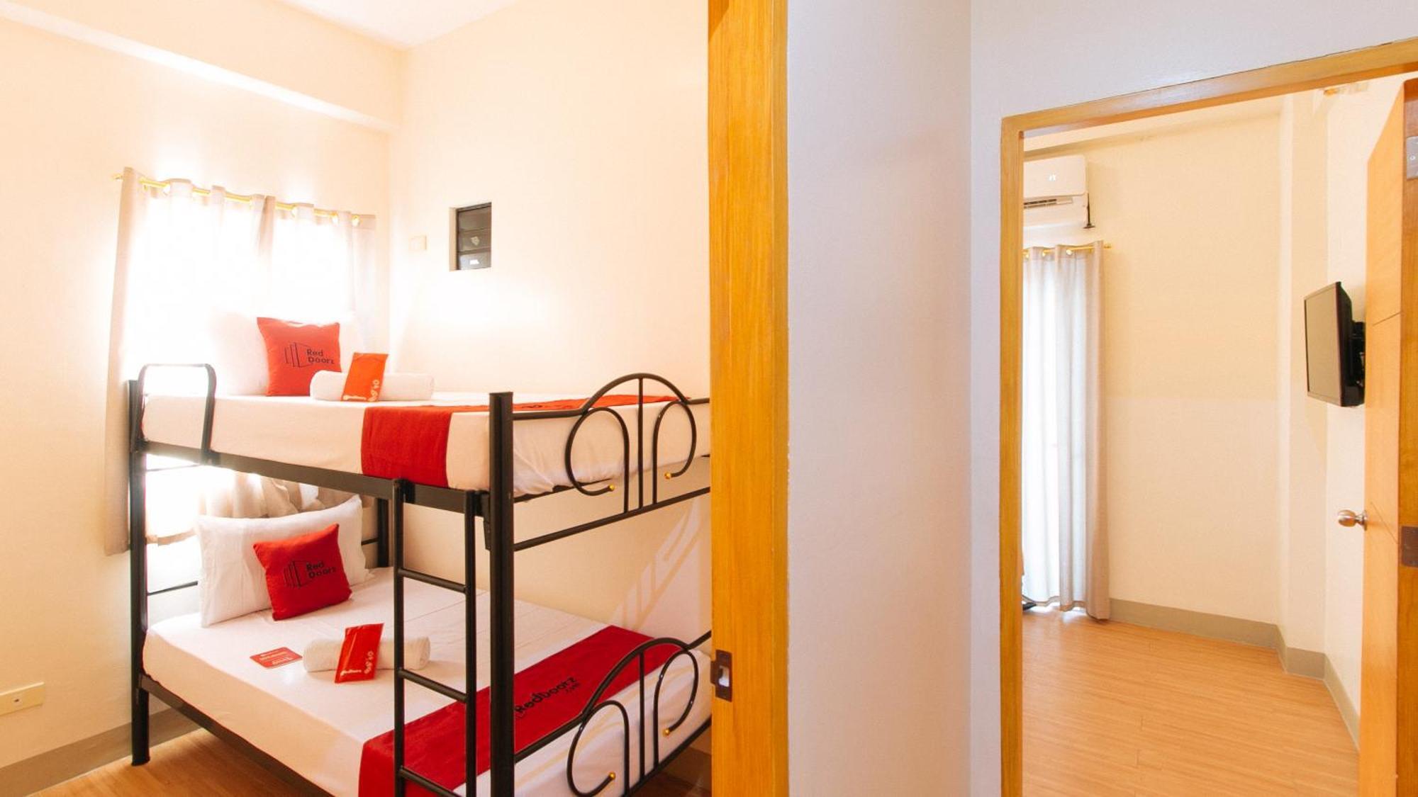Reddoorz Plus At Alpina Heights Paranaque Paranaque City Exterior foto