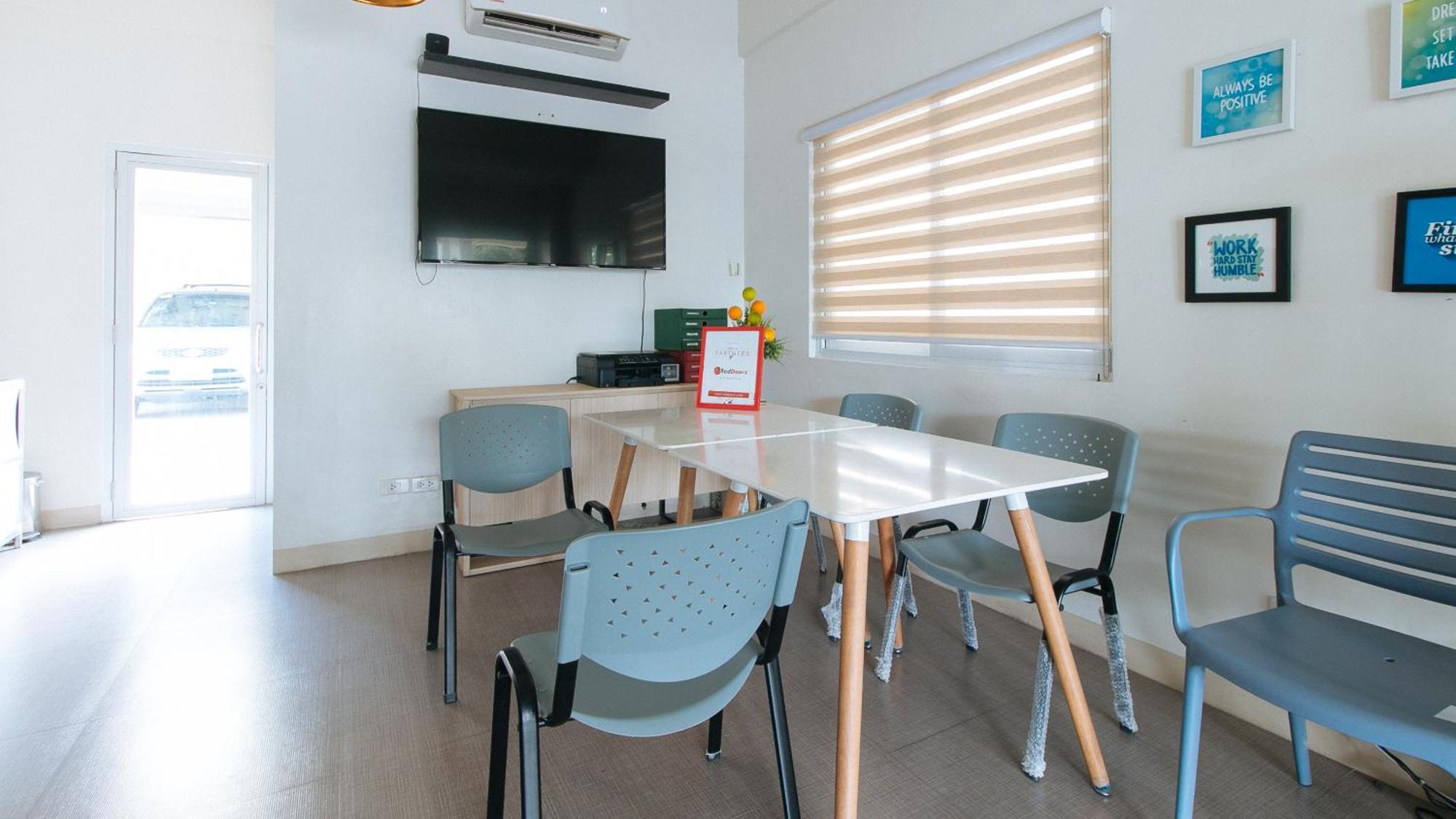 Reddoorz Plus At Alpina Heights Paranaque Paranaque City Exterior foto